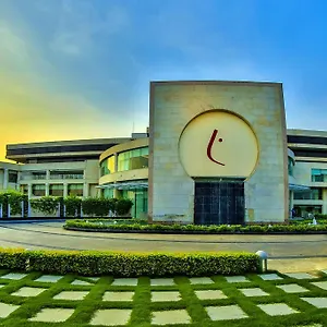 Отель The Lalit, Чандигарх